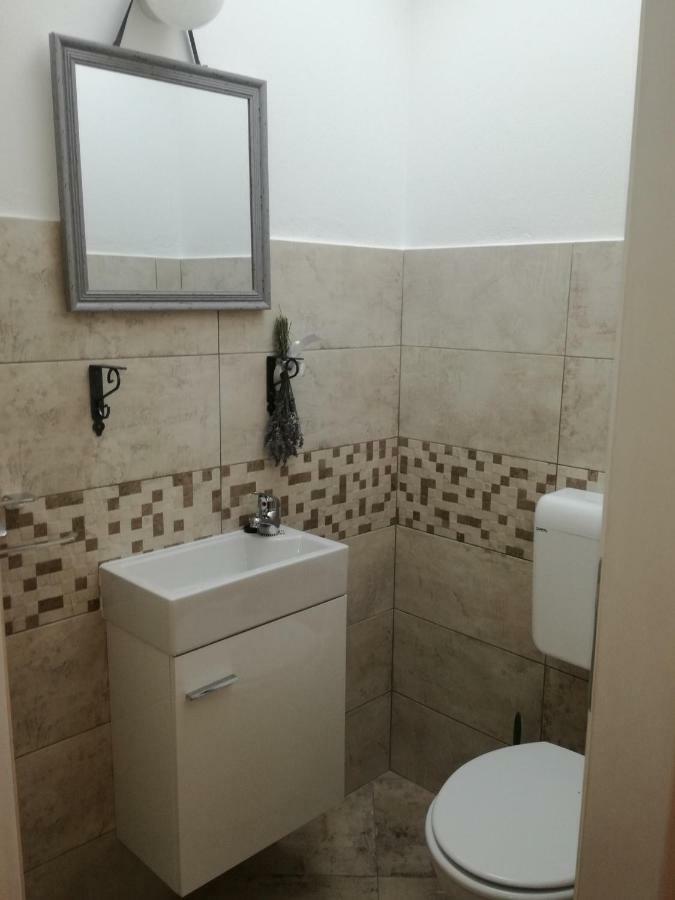 Kuca Za Odmor Pende Vila Banjol Exterior foto