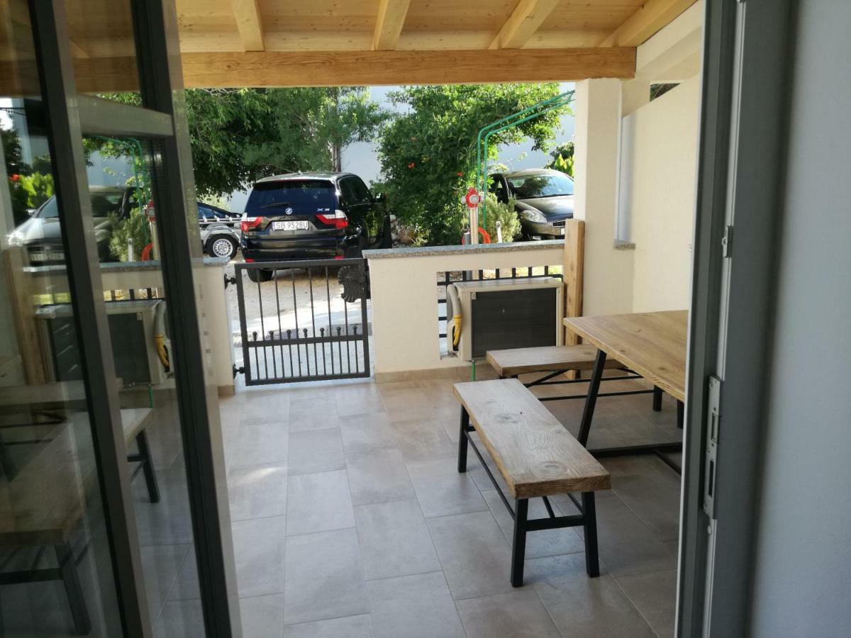 Kuca Za Odmor Pende Vila Banjol Exterior foto